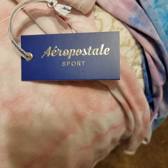 Top - Picture 2 of 4